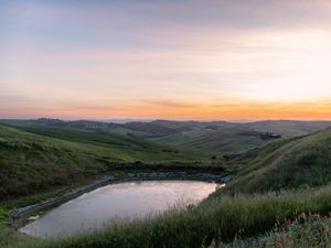 Превью обои пруд, вода, холмы, природа