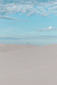 Превью обои пустыня, дюны, минимализм, силуэт, песок, одинокий