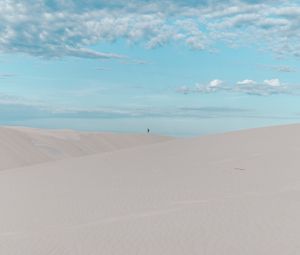 Превью обои пустыня, дюны, минимализм, силуэт, песок, одинокий