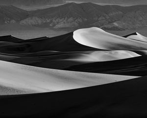 Превью обои пустыня, дюны, песок, черно-белый, рельеф