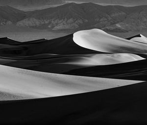 Превью обои пустыня, дюны, песок, черно-белый, рельеф