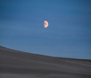 Превью обои пустыня, луна, ночь, сумерки