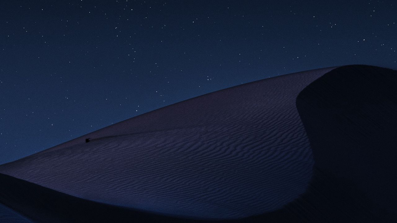 Обои пустыня, ночь, темный, дюны, звездное небо