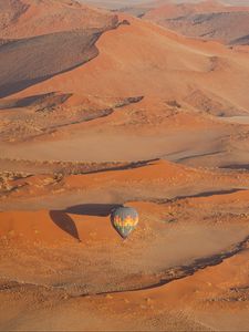 Превью обои пустыня, пески, дюны, воздушный шар