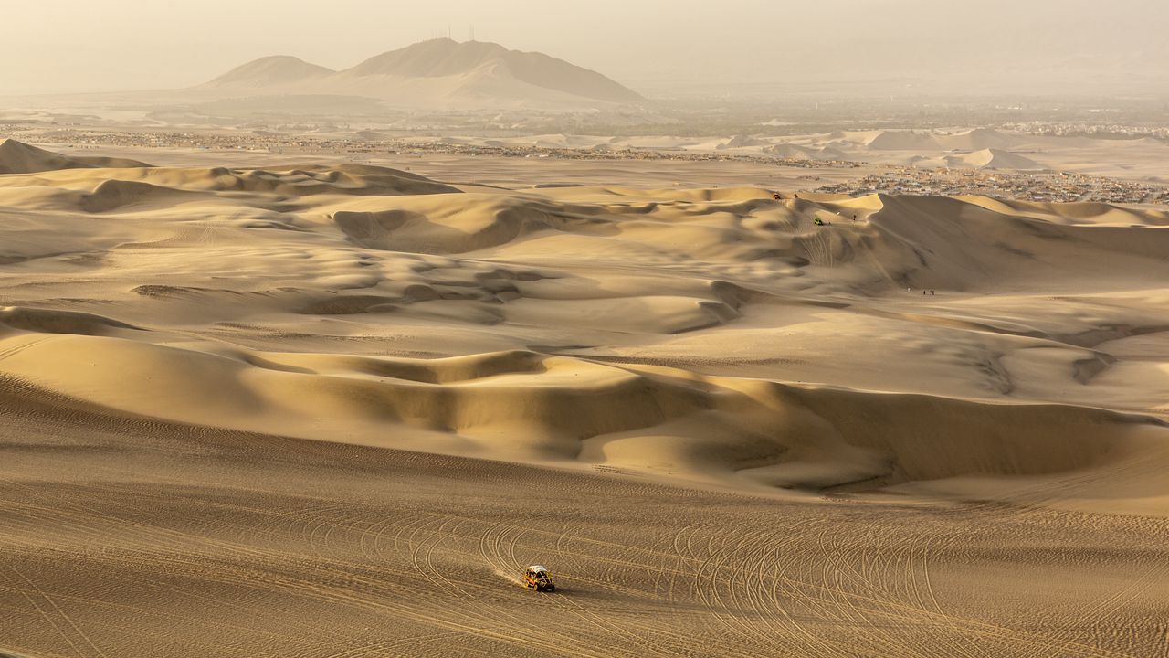 Обои пустыня, песок, дюны, автомобиль