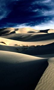 Превью обои пустыня, песок, дюны, тени, горы, линии, облака, небо