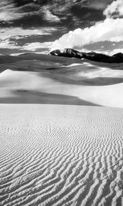 Превью обои пустыня, песок, дюны, линии, горы, черно-белые