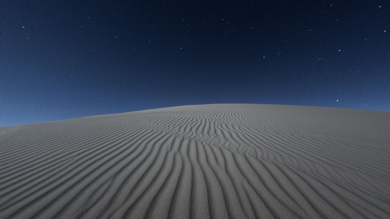 Обои пустыня, песок, ночь, звездное небо, светлый, волнистый