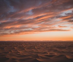 Превью обои пустыня, песок, облака, горизонт, сумерки