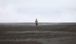 Превью обои пустыня, песок, одиночество, горизонт