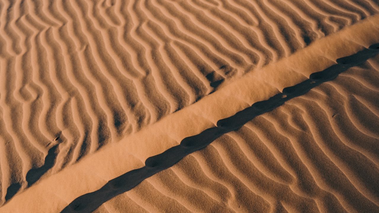 Обои пустыня, песок, волны, рельеф