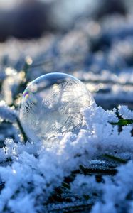 Превью обои пузырь, шар, иней, снег
