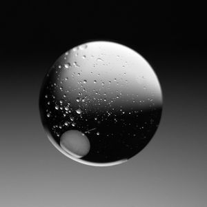 Превью обои пузырь, шар, жидкость, абстракция, черно-белый