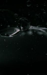 Превью обои пузыри, вода, жидкость, темный, макро