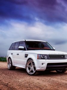 Превью обои range rover, автомобиль, белый, поле, трава, небо, облака