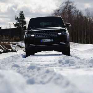 Превью обои range rover, автомобиль, внедорожник, черный, снег, зима