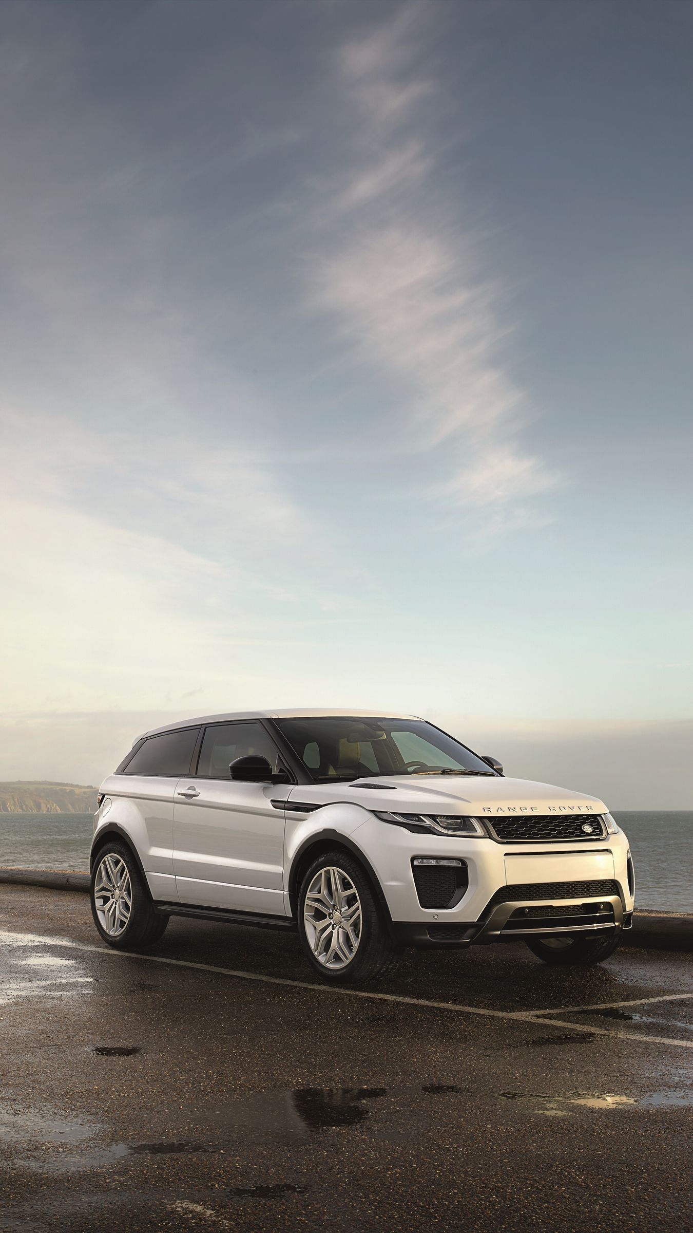 Range телефоны. Land Rover range Rover Evoque. Range Rover Evoque 2023. Range Rover Evoque 2020 White. Range Rover Evoque Sport черный 2022.