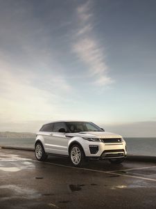 Превью обои range rover evoque, range rover, автомобиль, белый, вид спереди, набережная