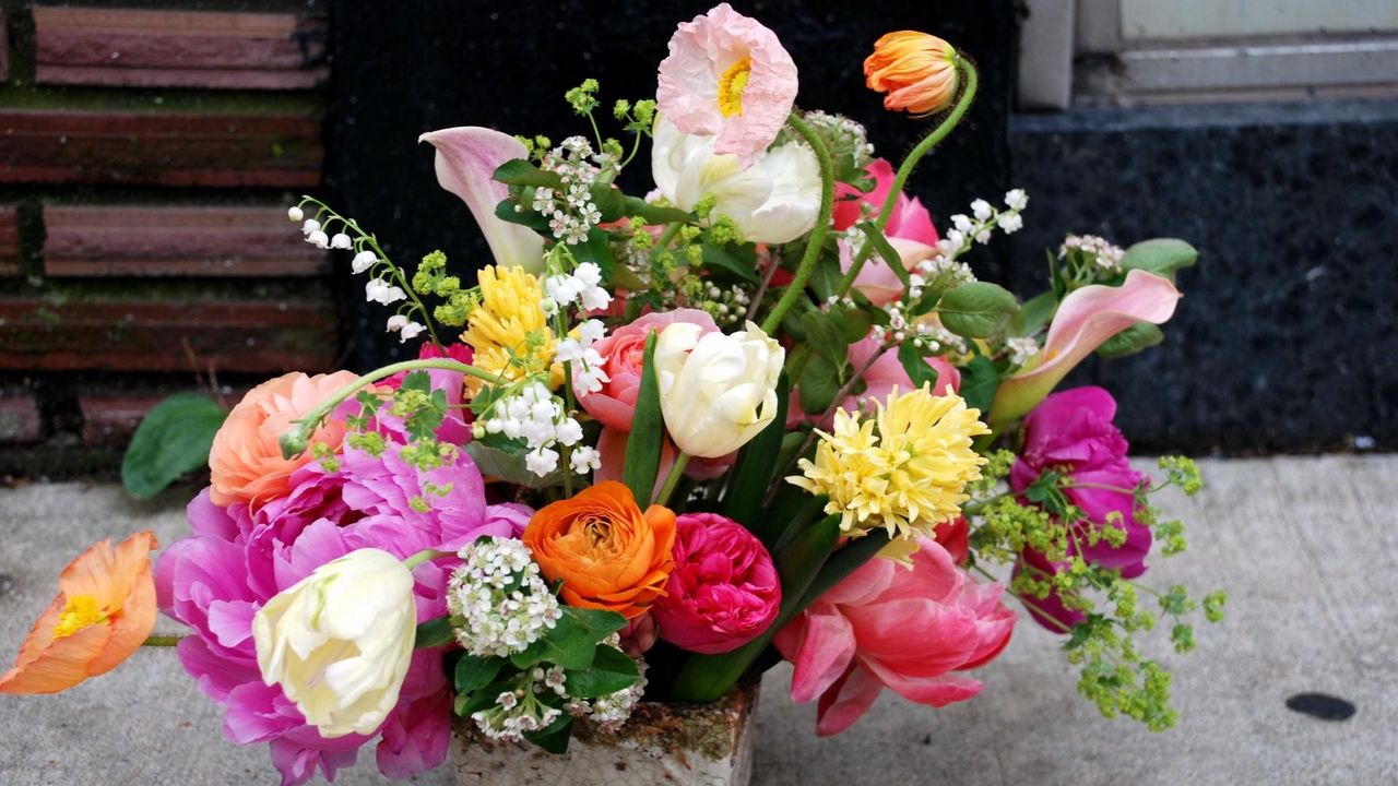 Обои ранункулюс, ландыши, тюльпаны, чайное дерево, пионы, букет, цветы, разнообразие