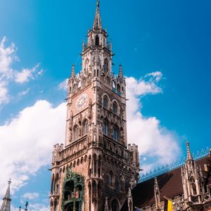 Превью обои ратуша, флаги, башня, часы, архитектура, облака