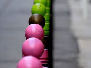 Превью обои разноцветный, шары, улица