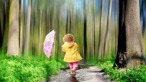 Превью обои ребенок, лес, природа, зонт