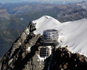 Превью обои refuge du gouter, высокогорный отель, франция, горы