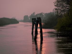 Превью обои река, деревья, бревна, закат, природа