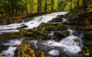 Превью обои река, деревья, камни, вода, осень, природа