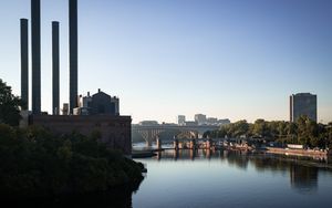 Превью обои река, деревья, мост, здания, город, миссисипи
