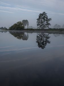 Превью обои река, деревья, отражение, природа, пейзаж, темный