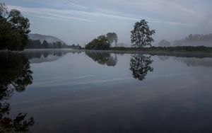 Превью обои река, деревья, отражение, природа, пейзаж, темный