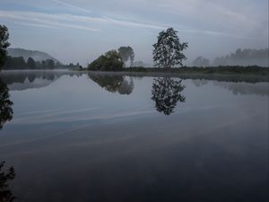 Превью обои река, деревья, отражение, природа, пейзаж, темный