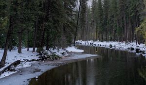 Превью обои река, гора, снег, деревья, зима