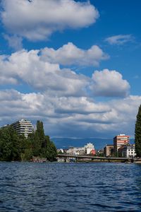Превью обои река, город, берег, здания, вода