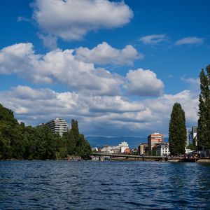 Превью обои река, город, берег, здания, вода