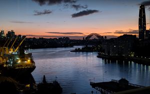 Превью обои река, корабль, мост, город, закат, темный