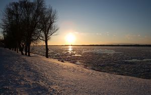 Превью обои река, лед, солнце, весна, таяние, блеск