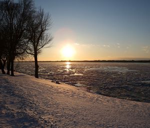 Превью обои река, лед, солнце, весна, таяние, блеск