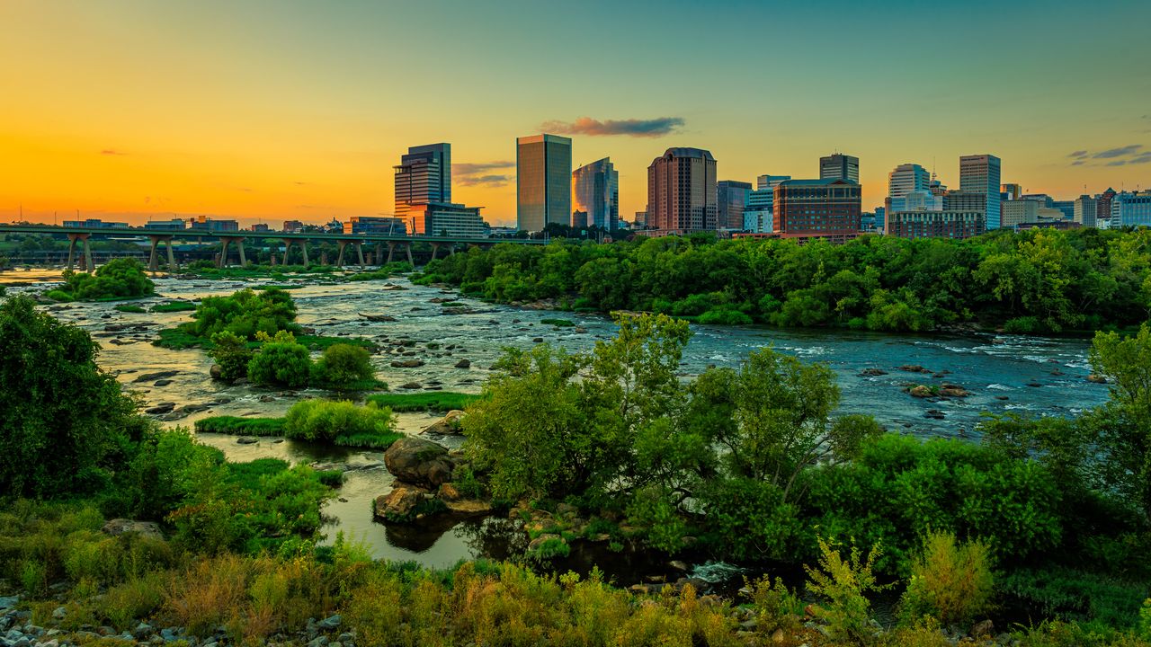 Обои река, мост, деревья, здания, город, природа