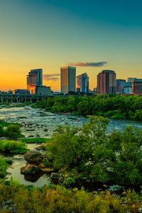 Превью обои река, мост, деревья, здания, город, природа