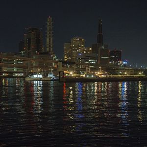 Превью обои река, мост, лодки, здания, огни, ночь