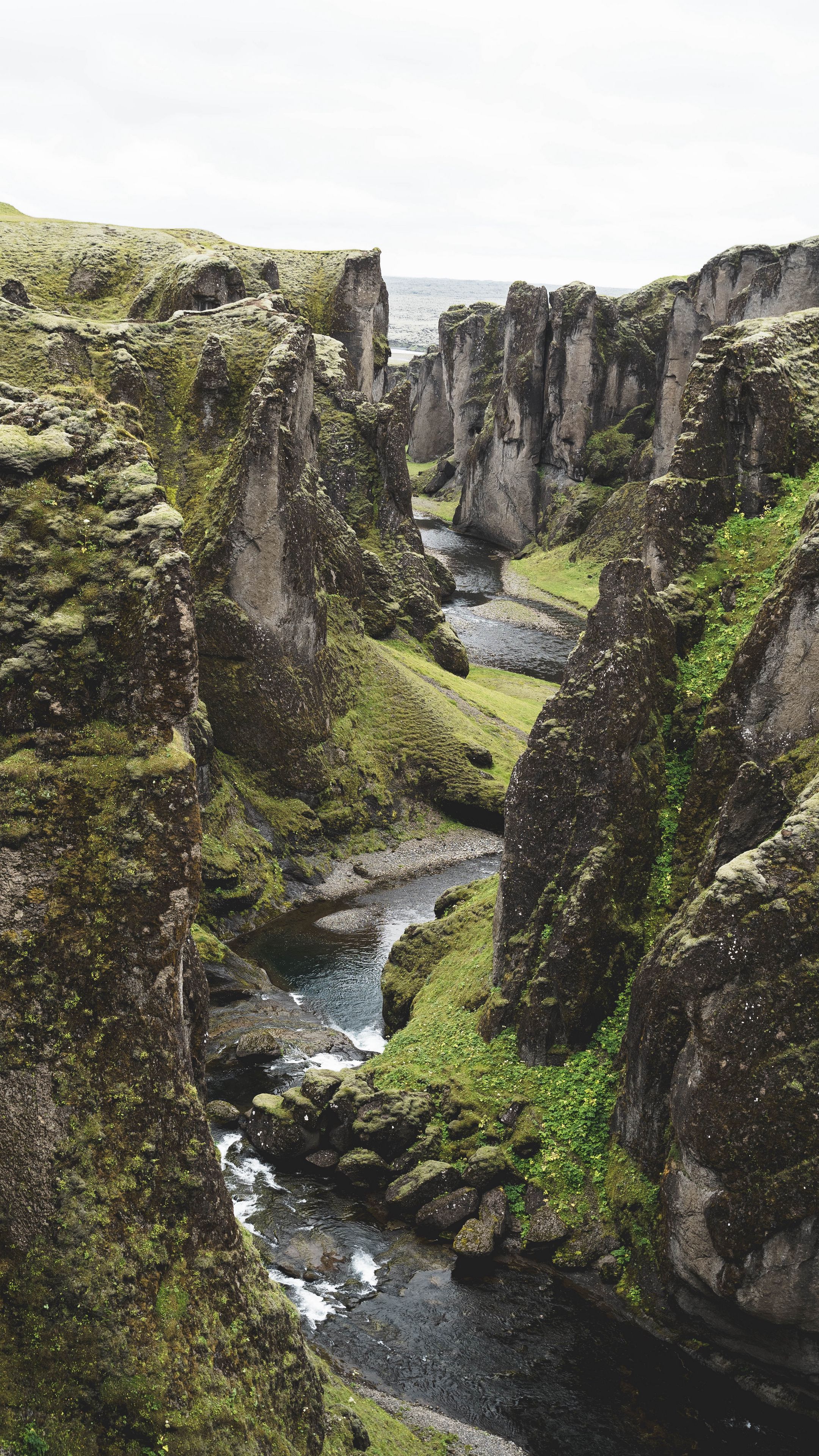2160x3840 Обои река, обрыв, скалы, каменный, пейзаж, исландия.