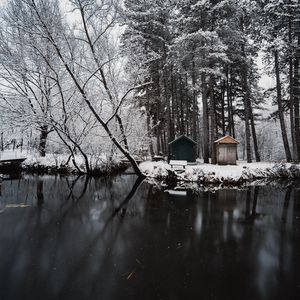 Превью обои река, снег, деревья, строение, зима