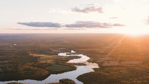 Превью обои река, вид сверху, деревья, лес, закат, горизонт