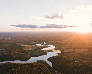 Превью обои река, вид сверху, деревья, лес, закат, горизонт