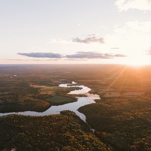 Превью обои река, вид сверху, деревья, лес, закат, горизонт