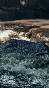 Превью обои река, вода, брызги, камень, природа