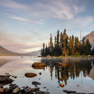 Превью обои река, вода, горы, остров, деревья, природа, пейзаж