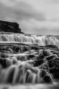 Превью обои река, водопад, вода, долгая выдержка, черно-белый